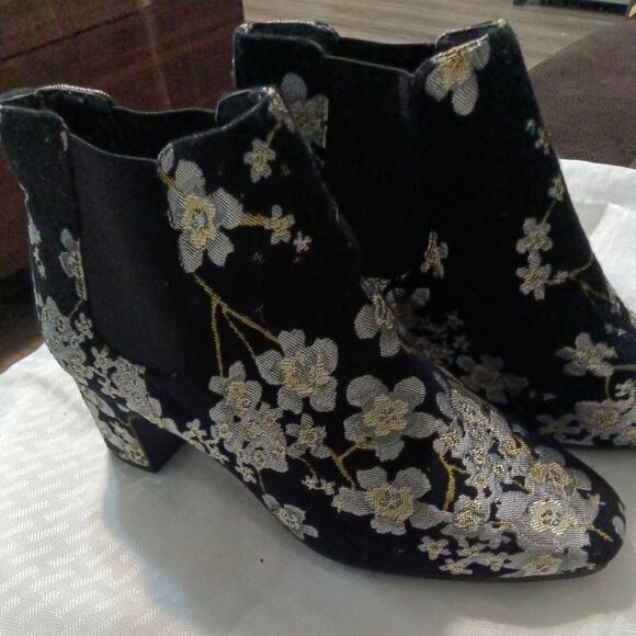 Anne Klein Gorgia Booties Boots Black Floral Women sz 8 M Luxury Art2wear - Picture 5 of 6